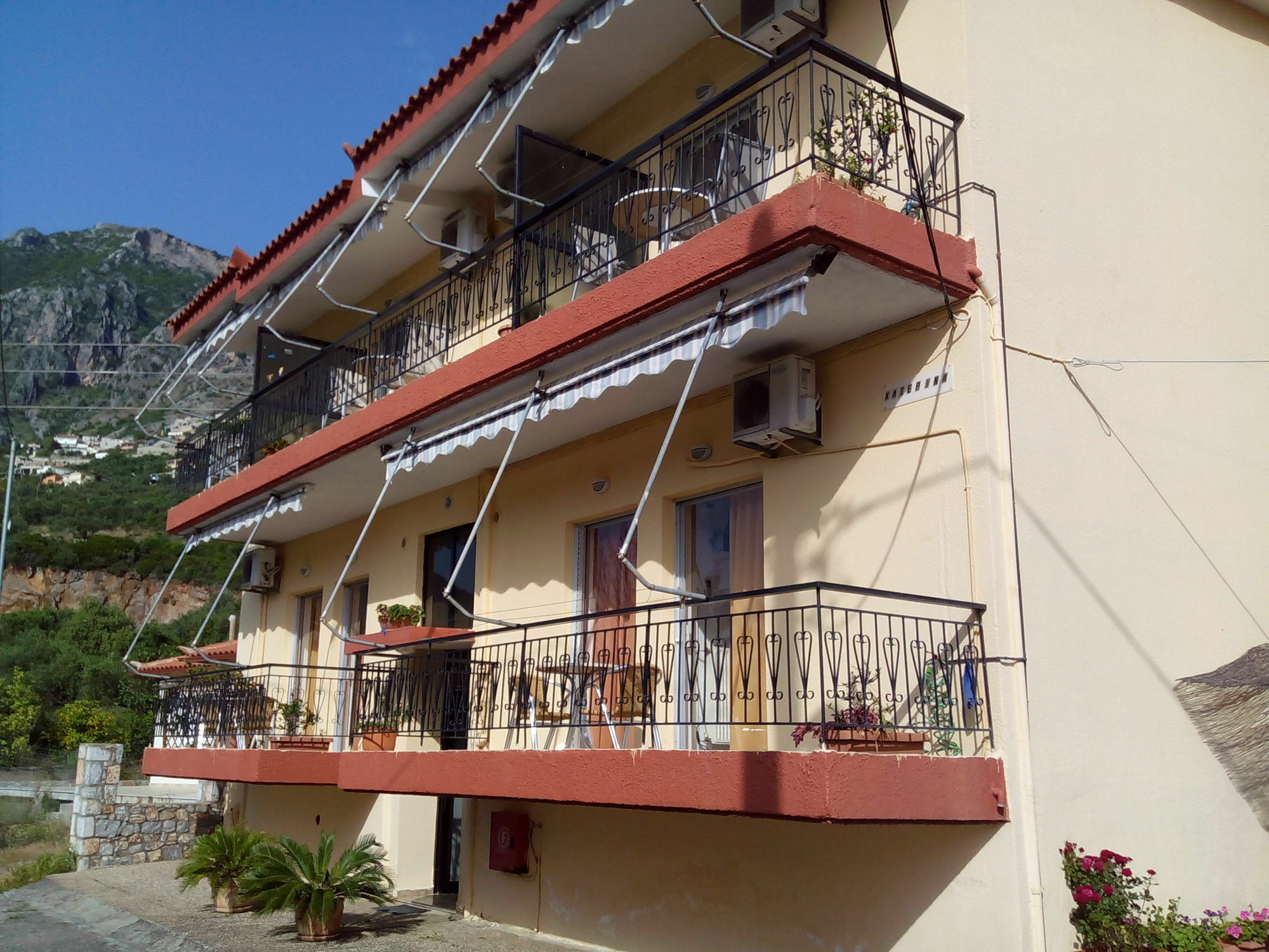 Katerina Apartments Kalamata Exterior photo