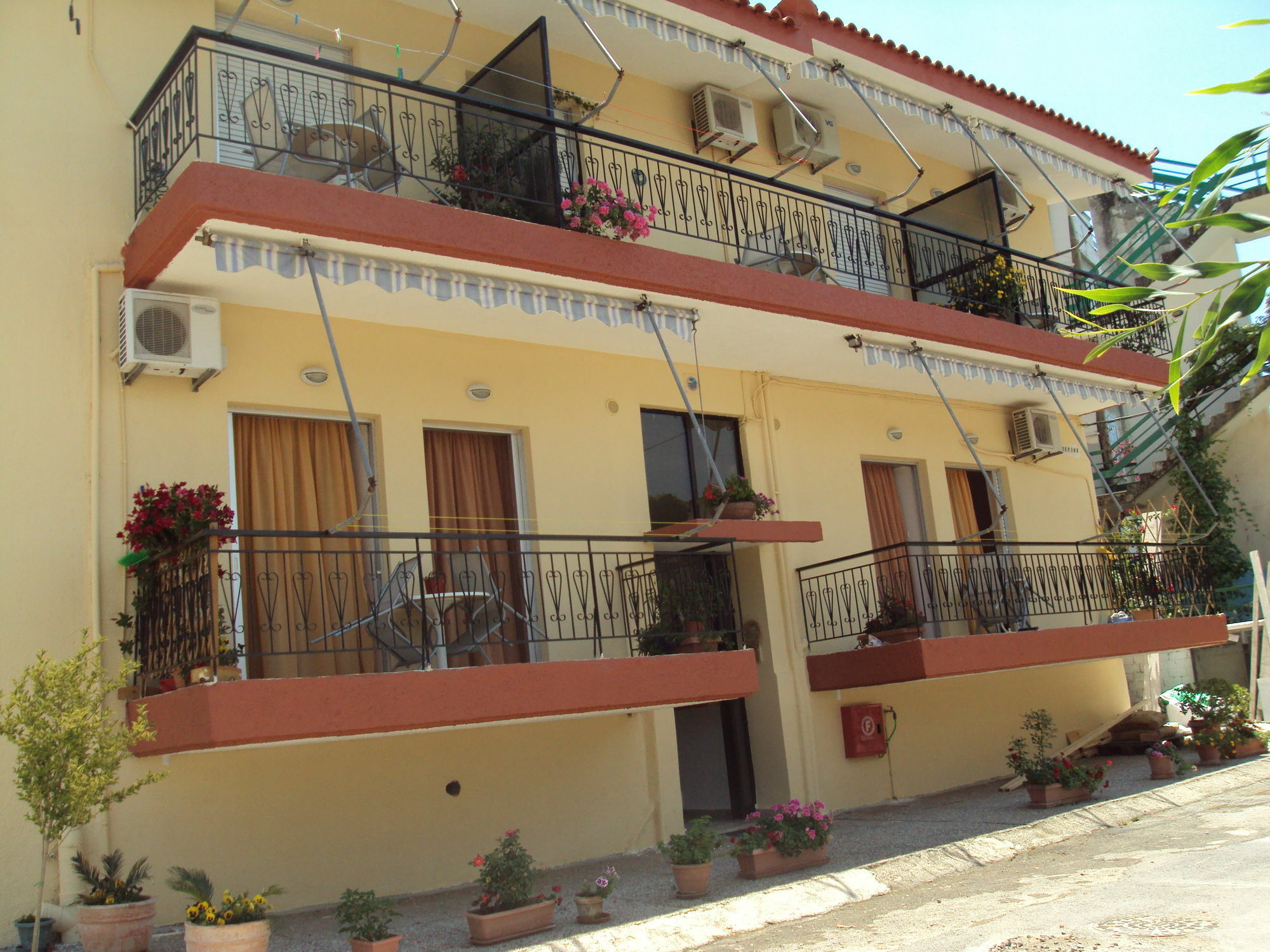 Katerina Apartments Kalamata Exterior photo